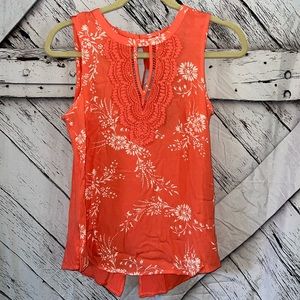 NWT Danielrainn TANK top Floral Crochet Lace Split Neck Size:Small